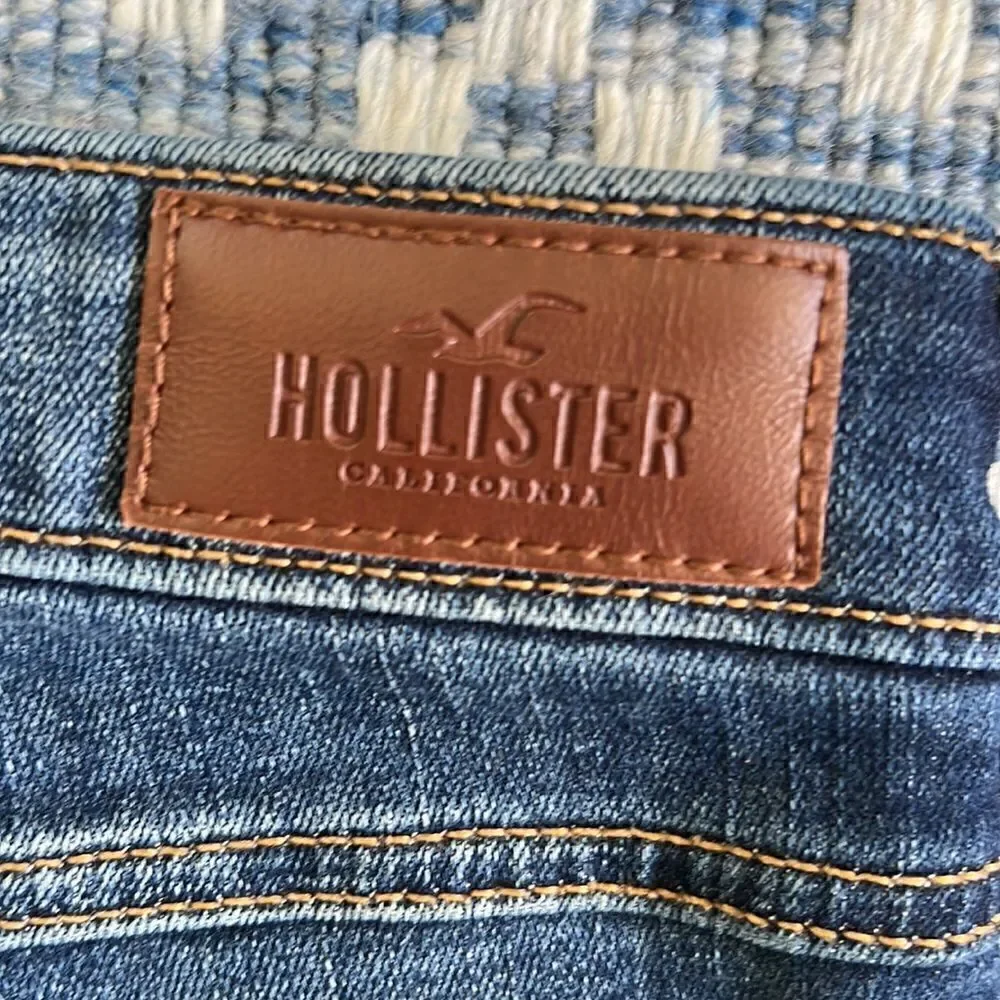 Hollister Women’s 24x30 Highrise Super Skinny Stretch Dark Washed Blue Jeans